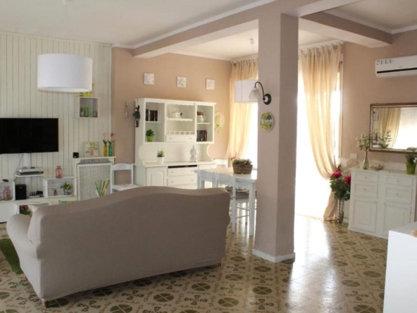 villa with swimming pool for sale syracuse sicily