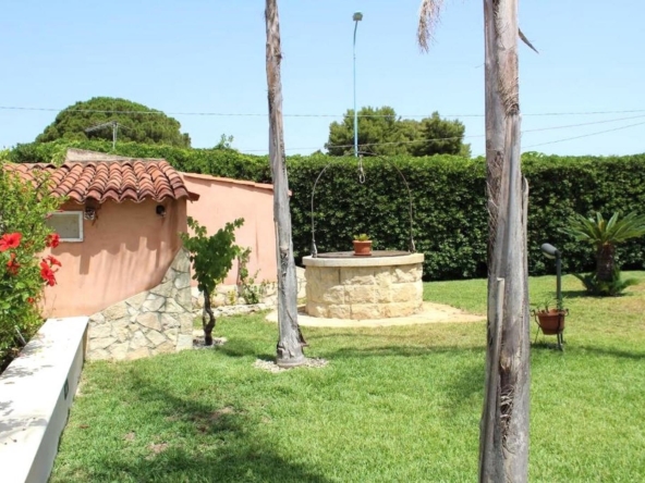 villa with swimming pool for sale syracuse sicily