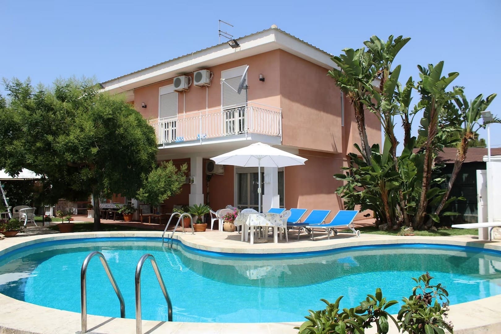 villa with swimming pool for sale syracuse sicily
