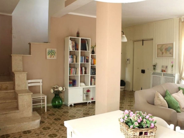 villa with swimming pool for sale syracuse sicily