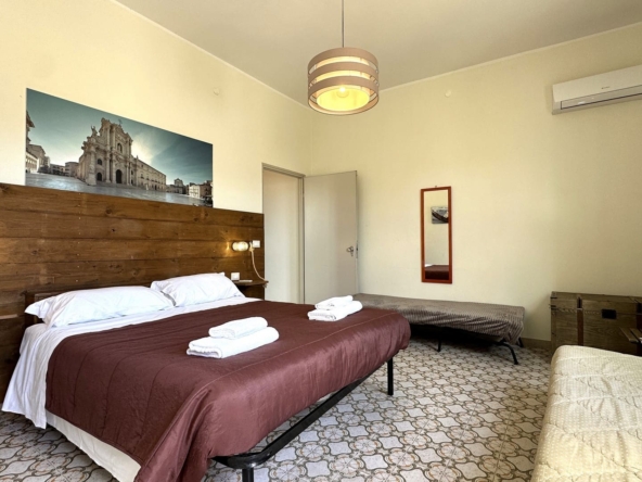 three-room apartment with terrace for sale in Syracuse