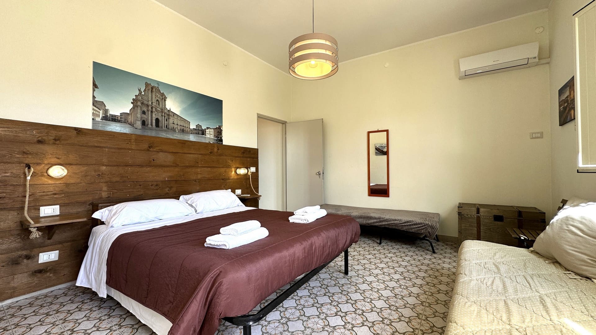 three-room apartment with terrace for sale in Syracuse