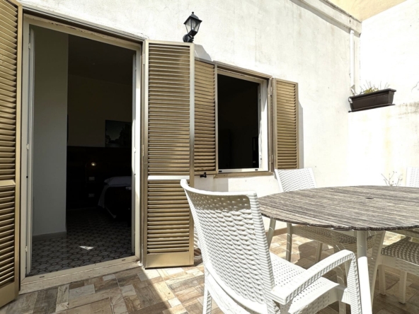 three-room apartment with terrace for sale in Syracuse
