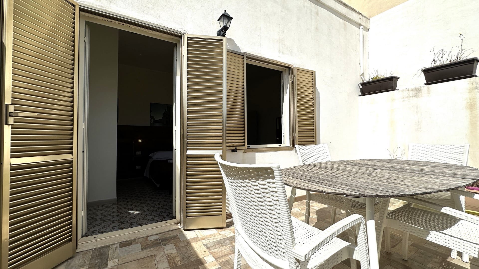 three-room apartment with terrace for sale in Syracuse