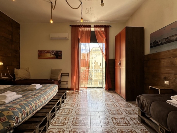 three-room apartment with terrace for sale in Syracuse