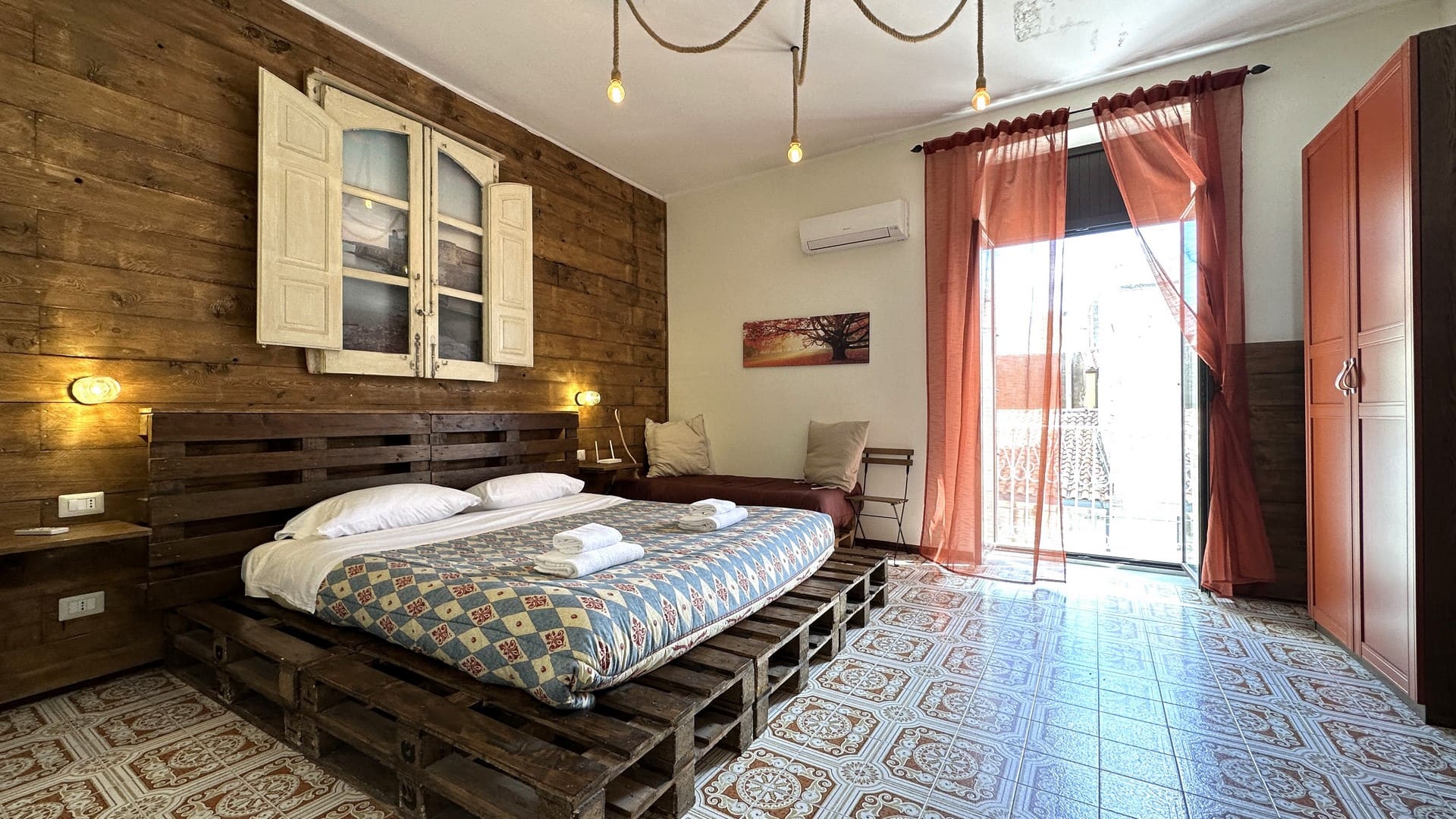 three-room apartment with terrace for sale in Syracuse