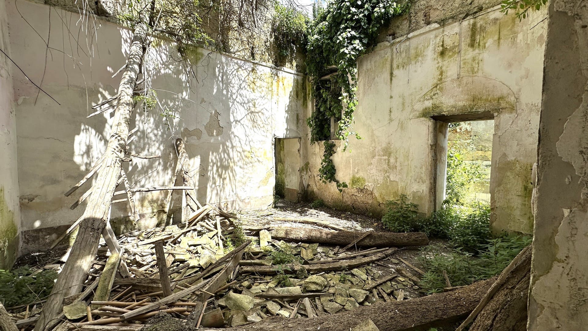 detached house with courtyard for sale palazzolo acreide sicily