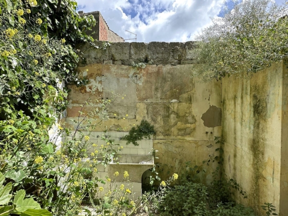 detached house with courtyard for sale palazzolo acreide sicily