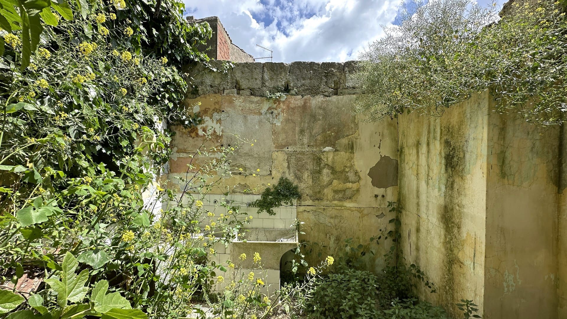 detached house with courtyard for sale palazzolo acreide sicily