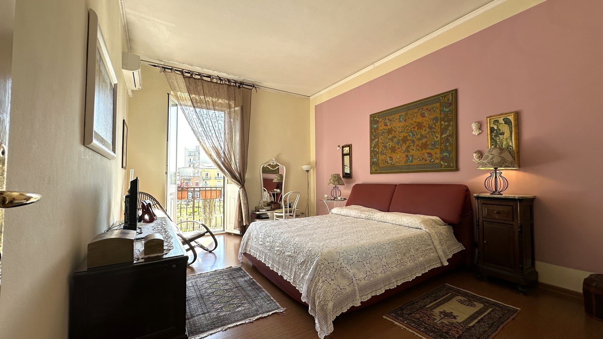 detached house with terrace forsale in the city centre of syracuse