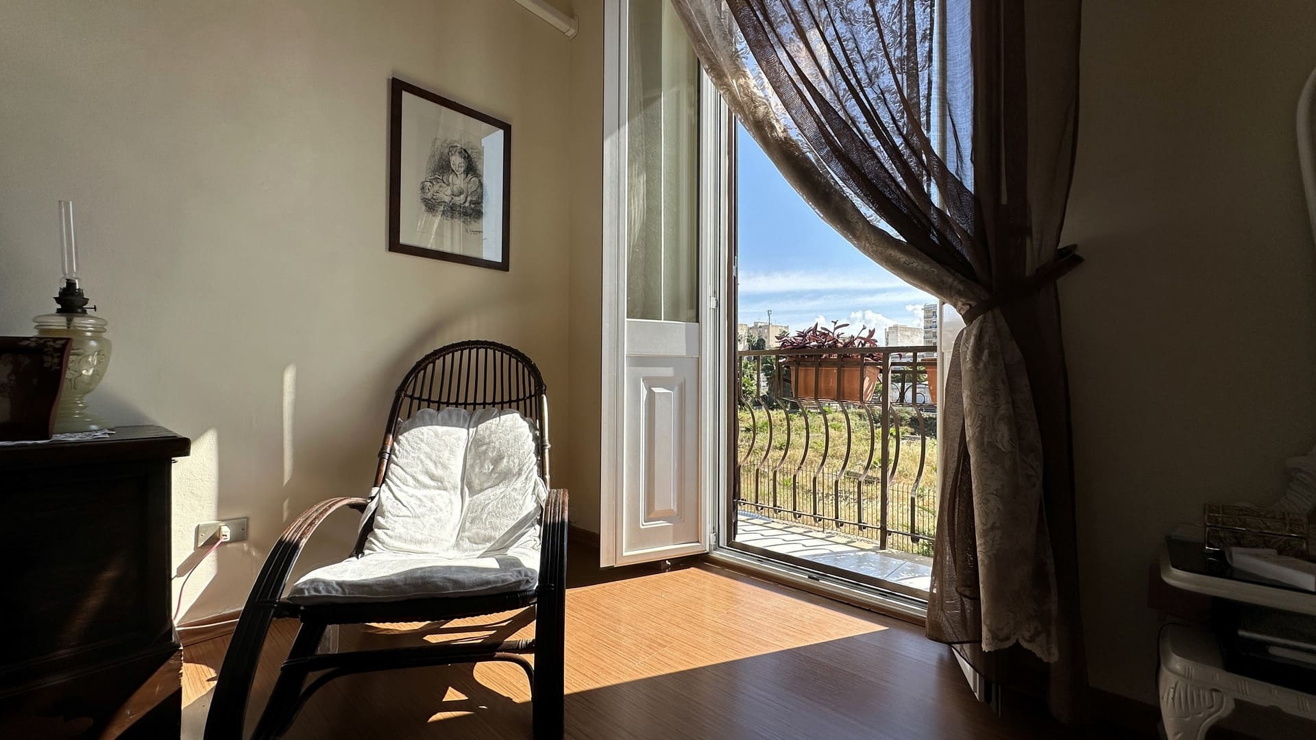 detached house with terrace forsale in the city centre of syracuse