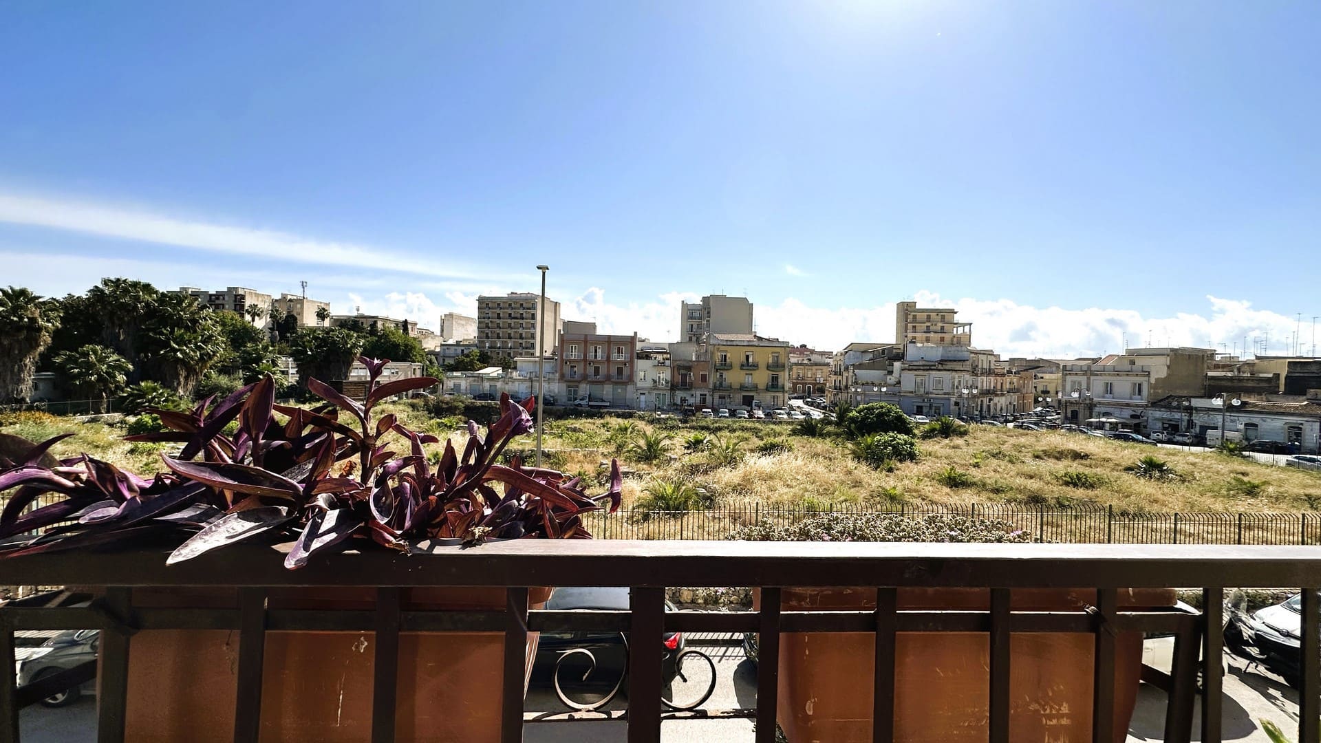 detached house with terrace forsale in the city centre of syracuse