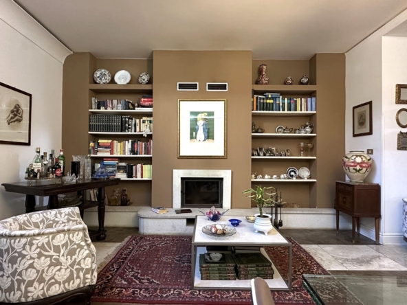 detached house with terrace forsale in the city centre of syracuse