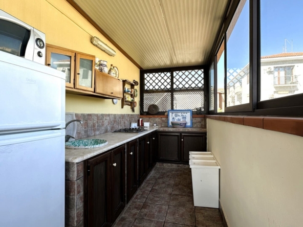 detached house with terrace forsale in the city centre of syracuse