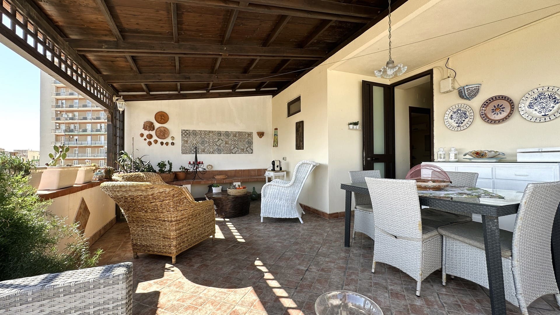 detached house with terrace forsale in the city centre of syracuse