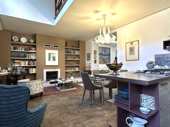 detached house with terrace forsale in the city centre of syracuse