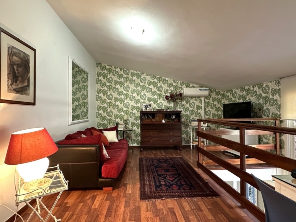 detached house with terrace forsale in the city centre of syracuse