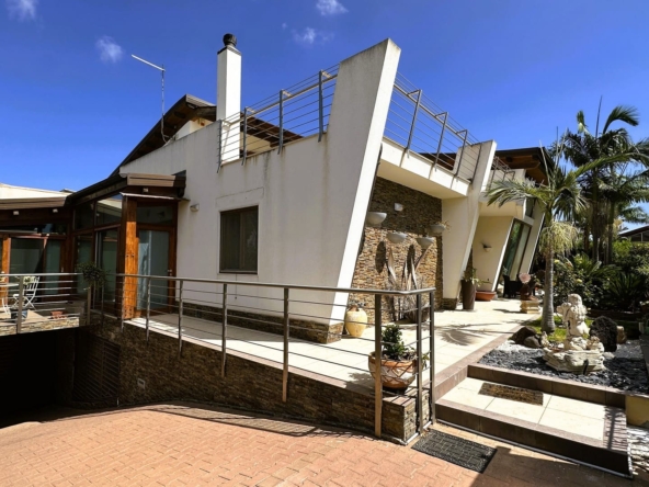 villa for sale in the Epipoli area of Syracuse