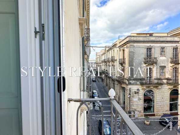 exclusive five-room apartment for sale in ortigia