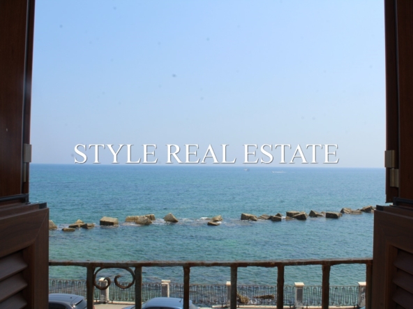 seafront apartment for rent in ortigia