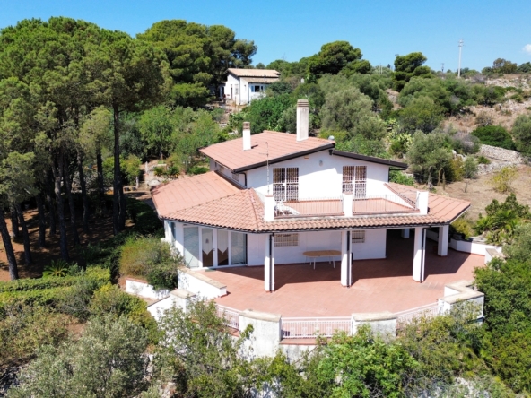 panoramic villa with two apartments in cugni - noto