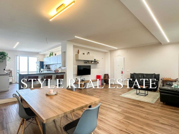 apartment with garage and sea view in syracuse