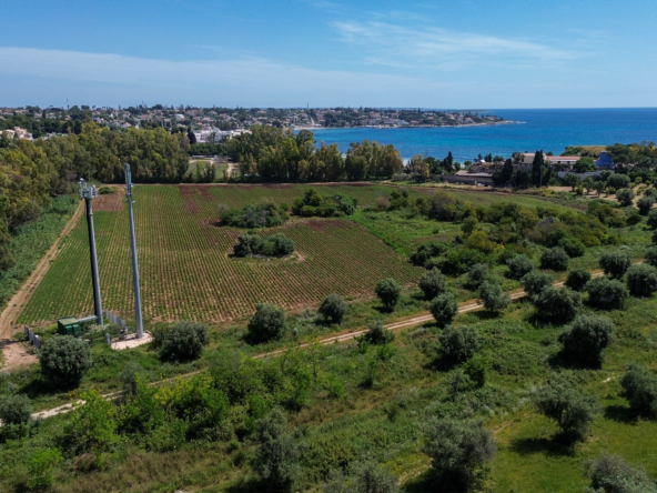 seafront land in fontane bianche