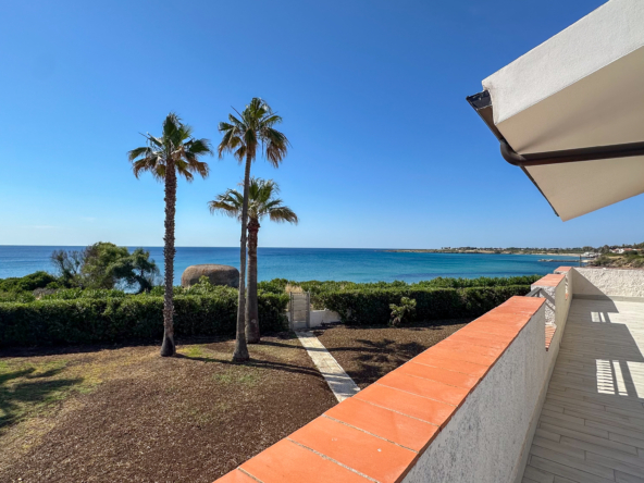 Independent 200 sqm Seafront Villa for Rent in Arenella – Syracuse