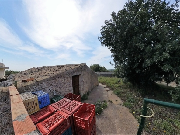 Rural farmhouse, 90 m², to be renovated in Melilli on 1,200 m² of land