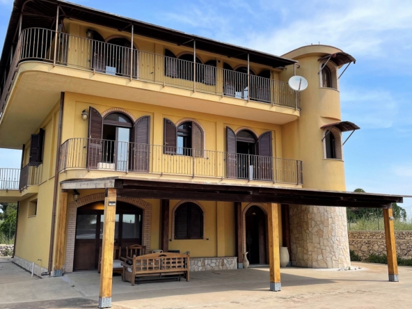 Detached panoramic villa in Melilli (SR) – 300 m² with 5000 m² garden